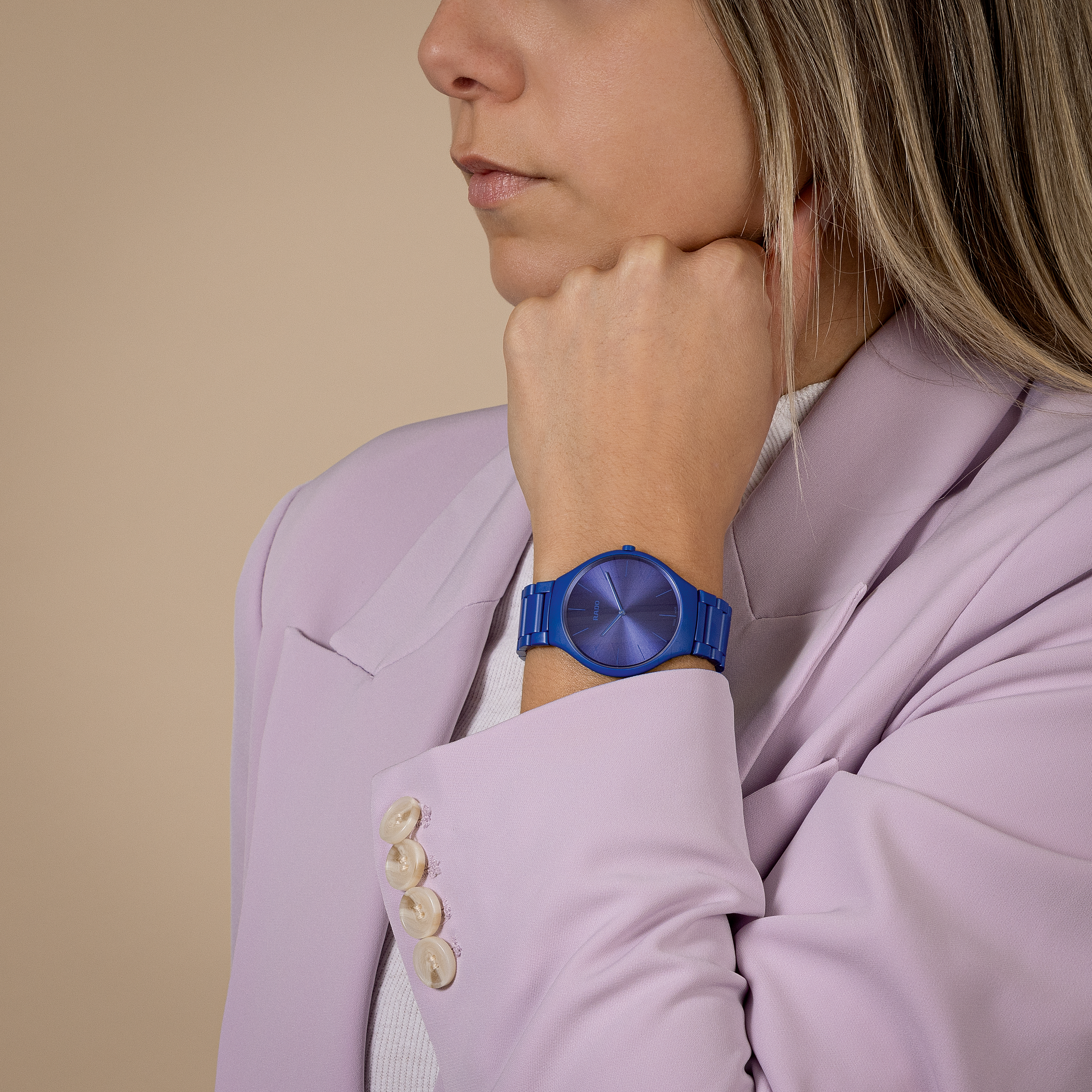 True Round Thinline Les Couleurs™ Le Corbusier Spectacular ultramarine 4320K