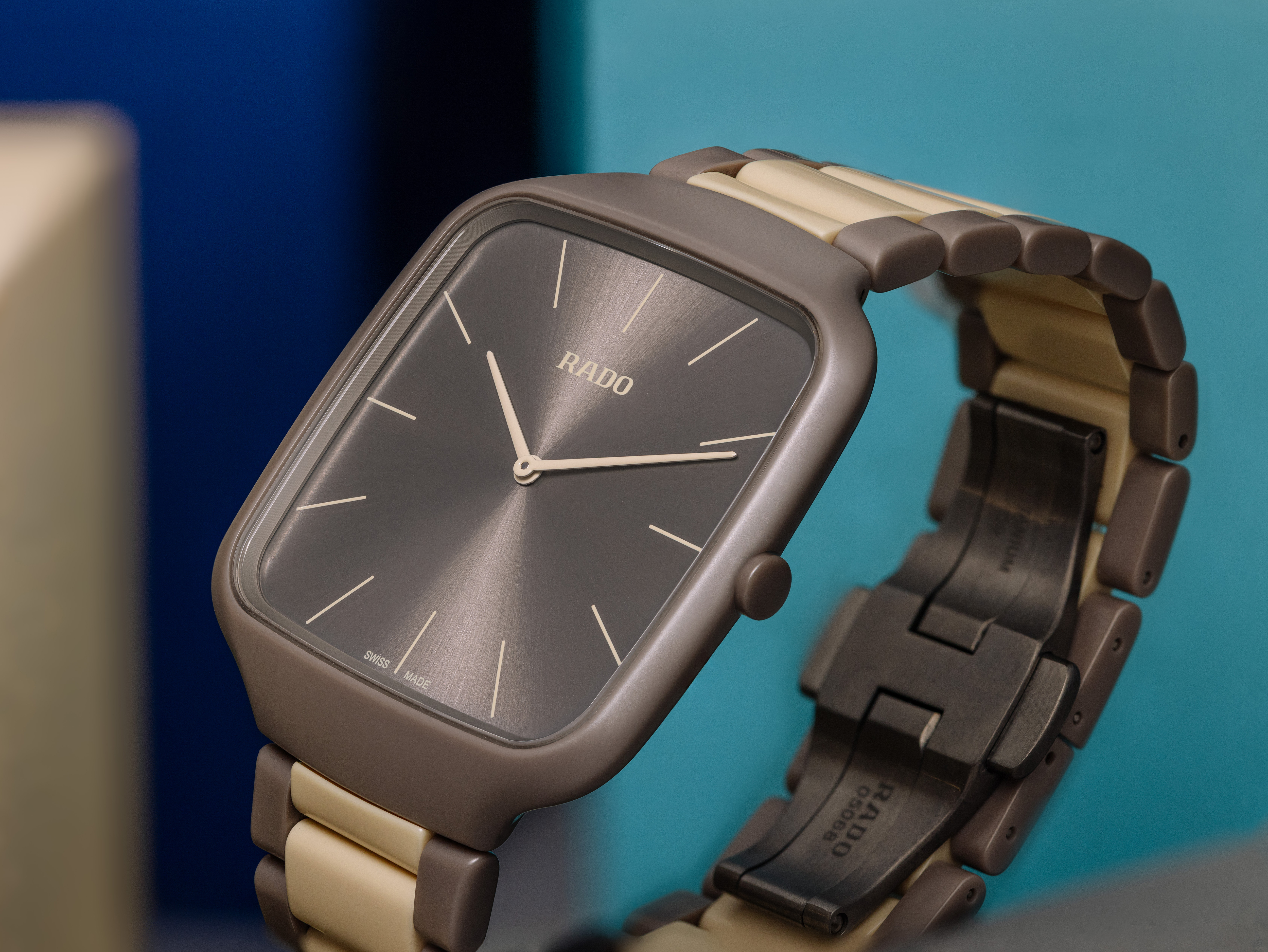 true-square-thinline-les-couleurs-le-corbusier