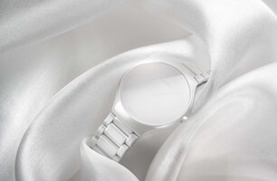 True Thinline Stillness в сотрудничестве с Ли Эделькорт