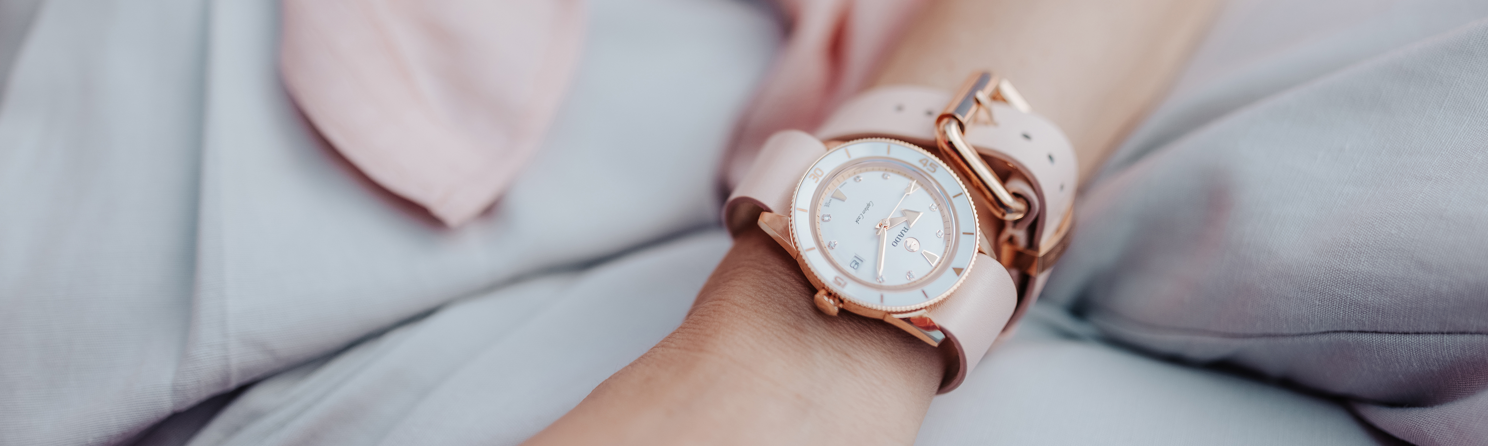 Часы с кожаным ремешком